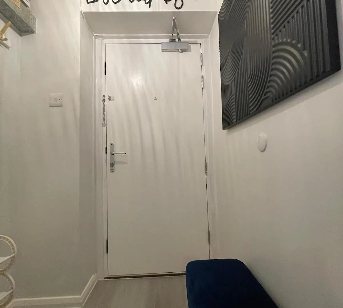 Luxurious & Spacious 3-Br Free Parking Balcony London 0*,  United Kingdom