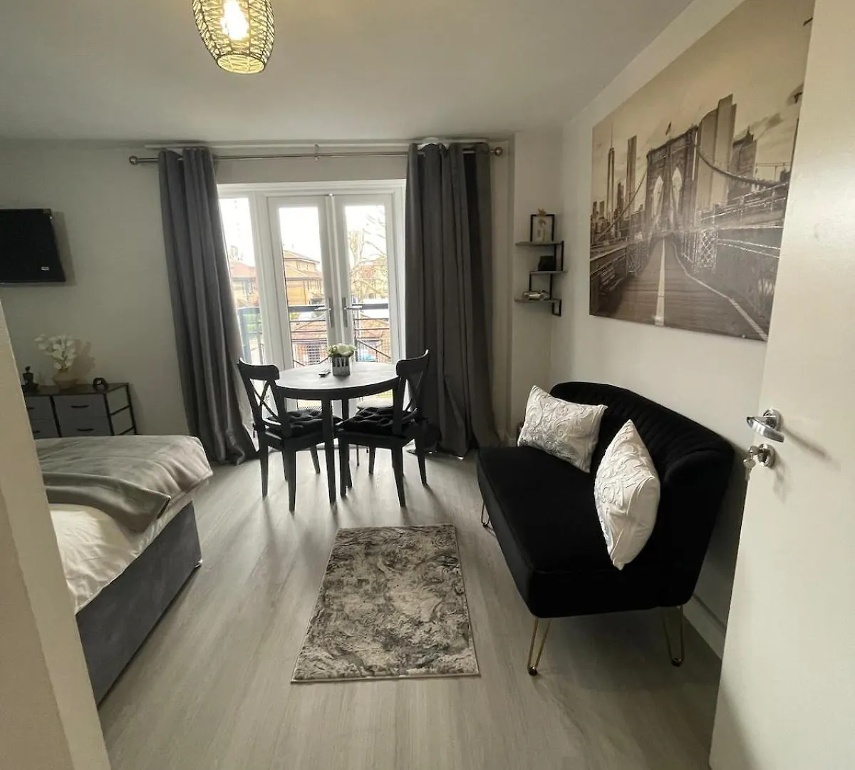 Luxurious & Spacious 3-Br Free Parking Balcony London 0*,  United Kingdom