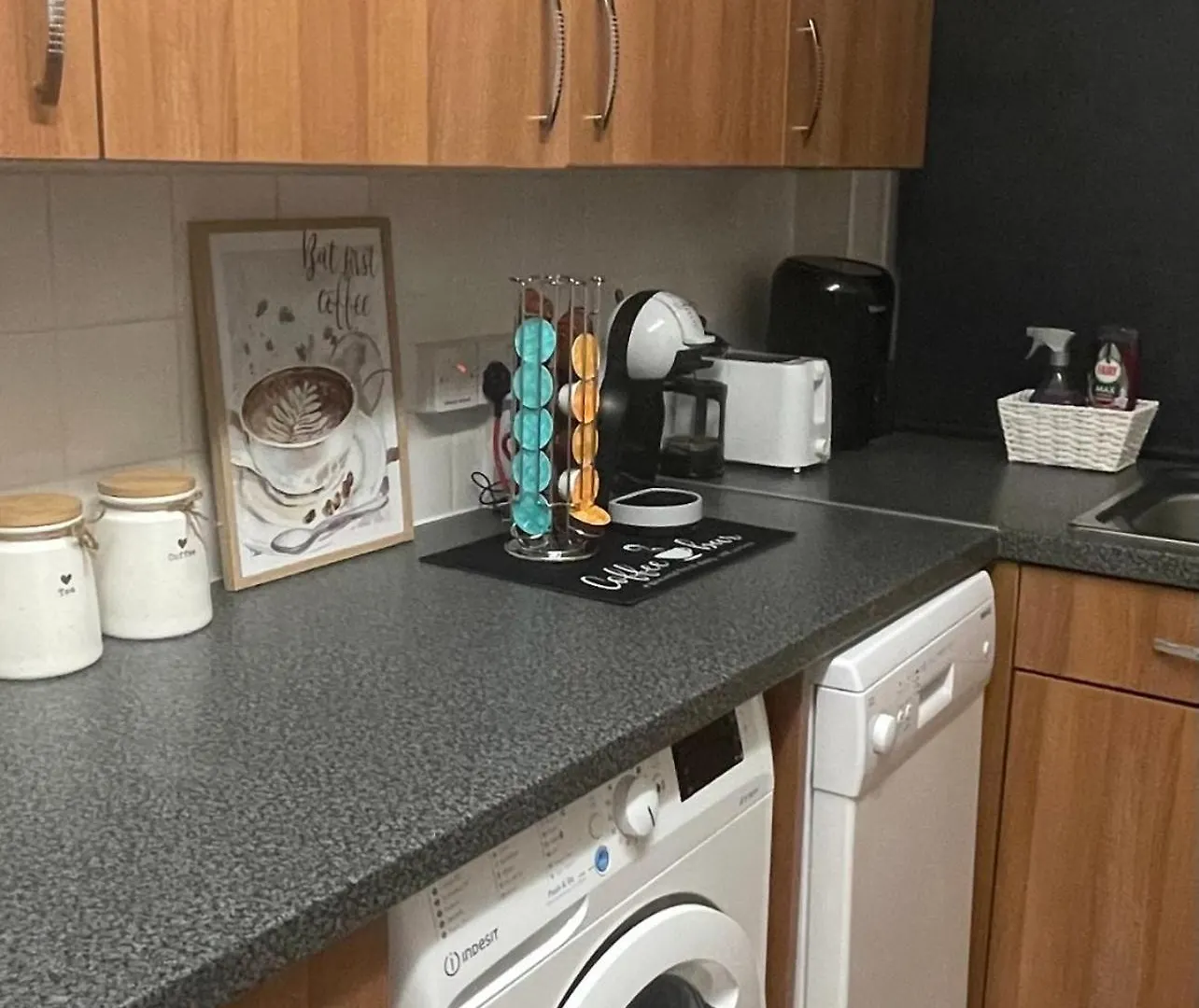 Luxurious & Spacious 3-Br Free Parking Balcony London