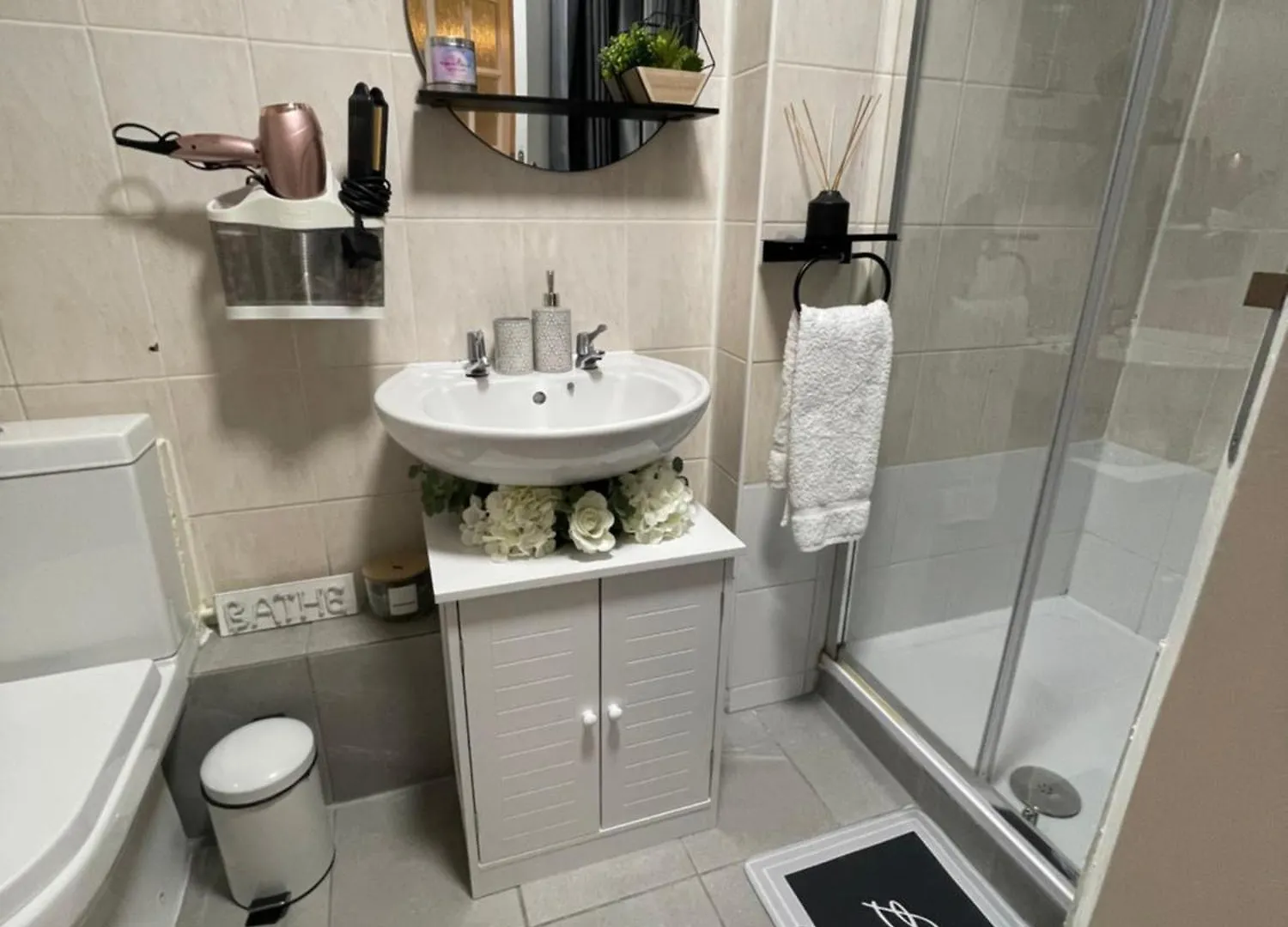Luxurious & Spacious 3-Br Free Parking Balcony London 0*,  United Kingdom